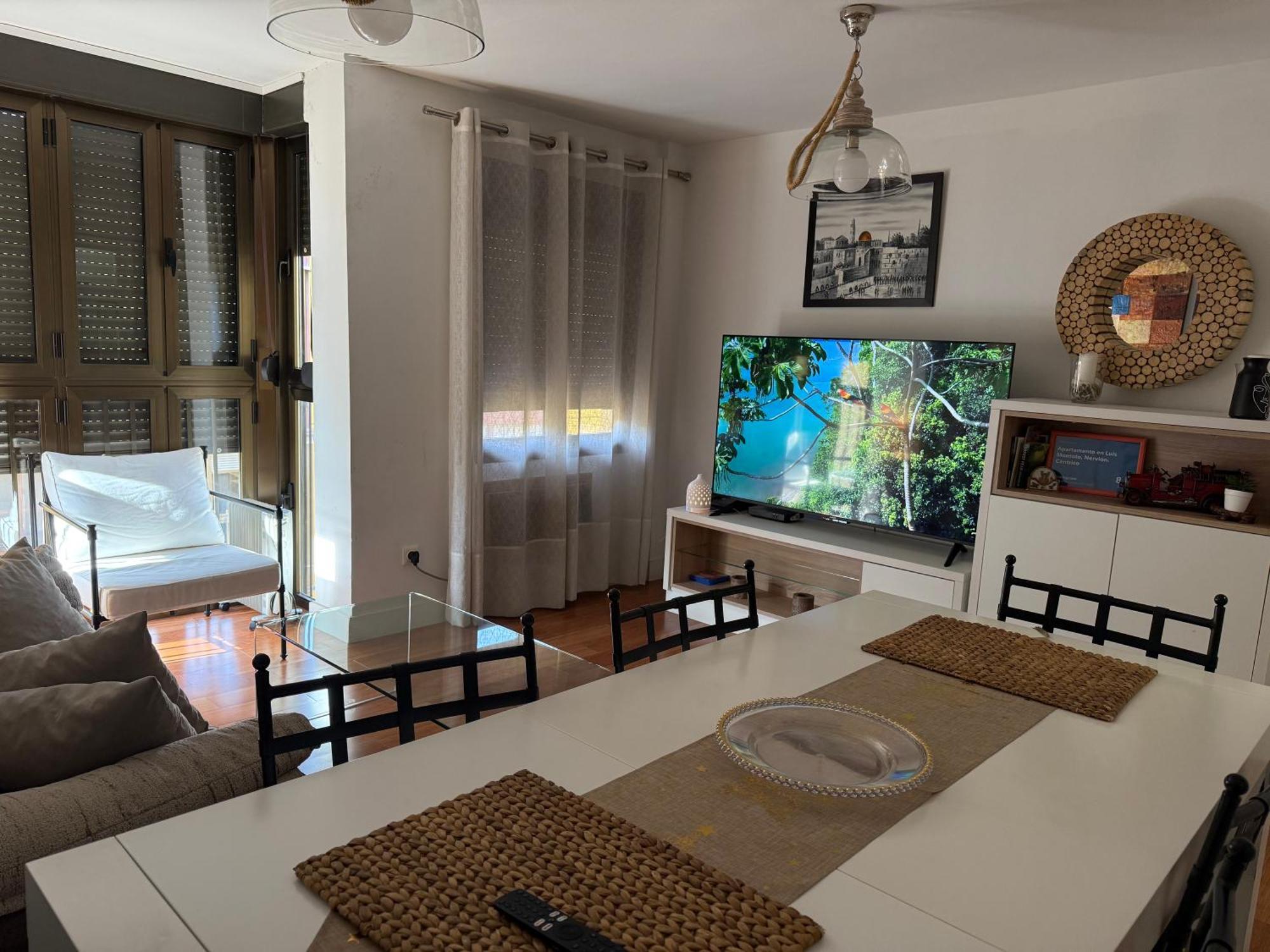 Apartamento En Luis Montoto, Nervion. Centrico, Seville