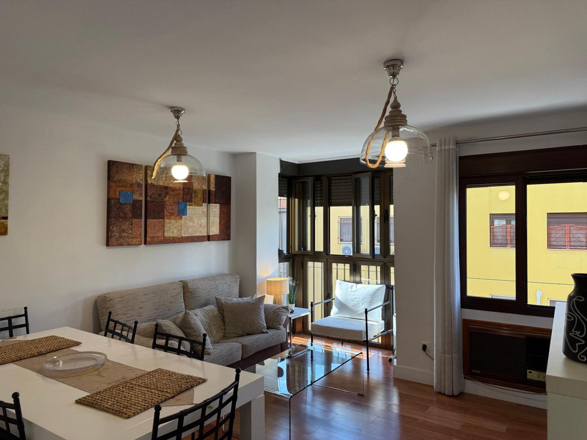 Apartamento En Luis Montoto, Nervion. Centrico — Fotos 1